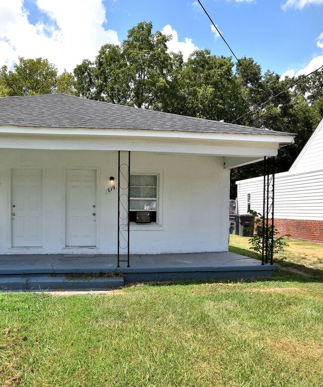 Building Photo - 610 Carolina Ave