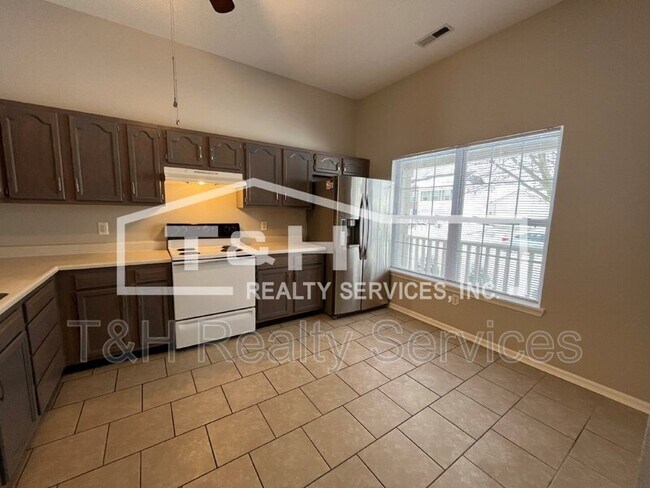 Foto del edificio - 10896 Riverwood Blvd