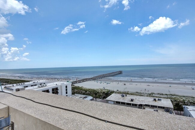 Live the Metropolitan Lifestyle - Live the Metropolitan Lifestyle Apartment