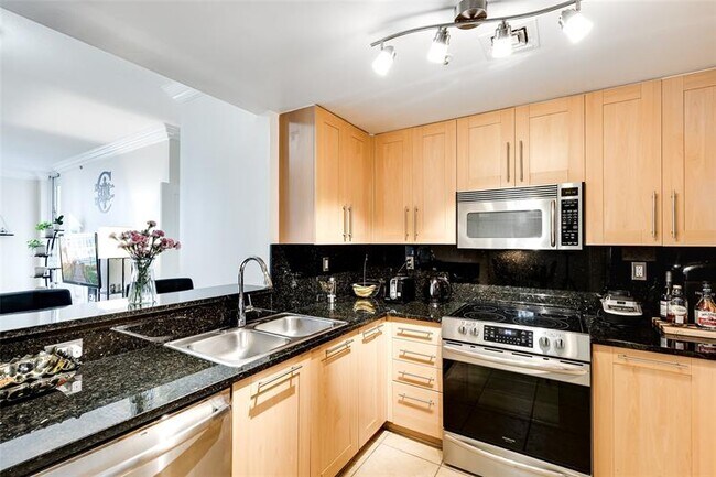 Building Photo - 511 SE 5 Ave