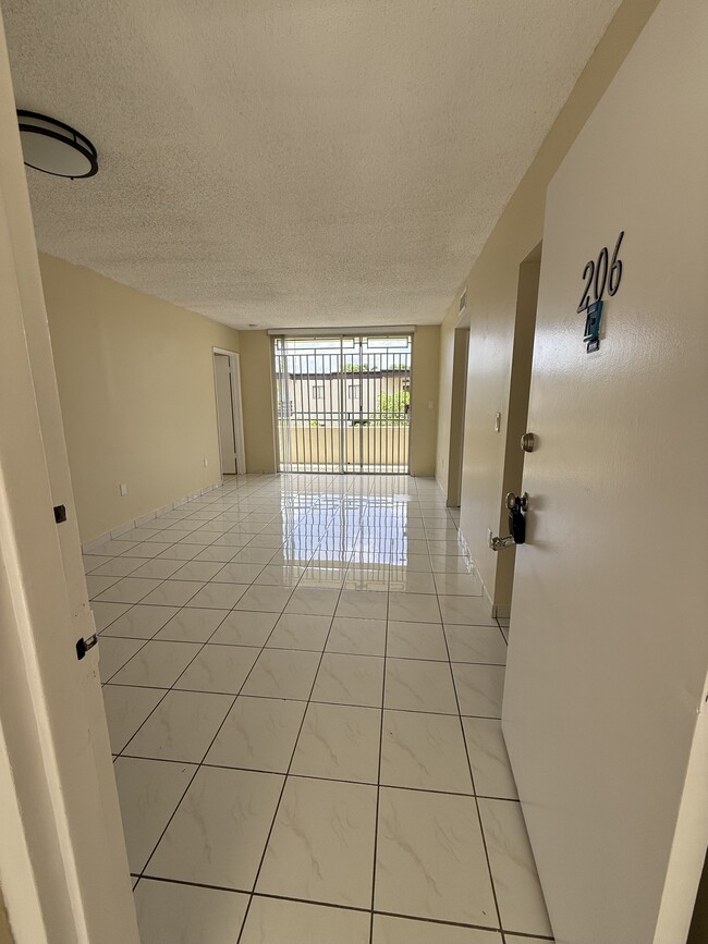 Foto del edificio - 8320 NW 7th St