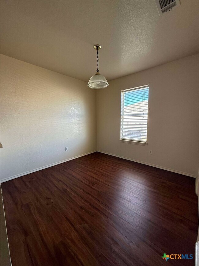 Foto del edificio - 3307 Hereford Ln