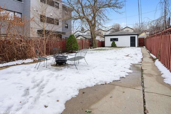 Building Photo - 5714 N Hermitage Ave