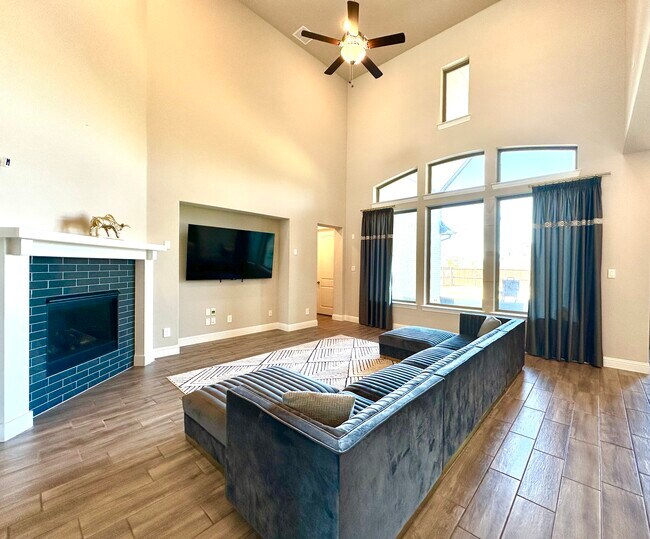 Foto del edificio - 307 Waters Edge Dr