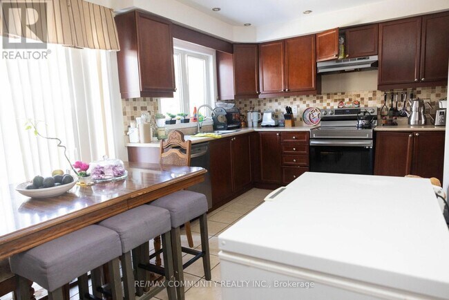 Building Photo - 213 Fennamore Terrace