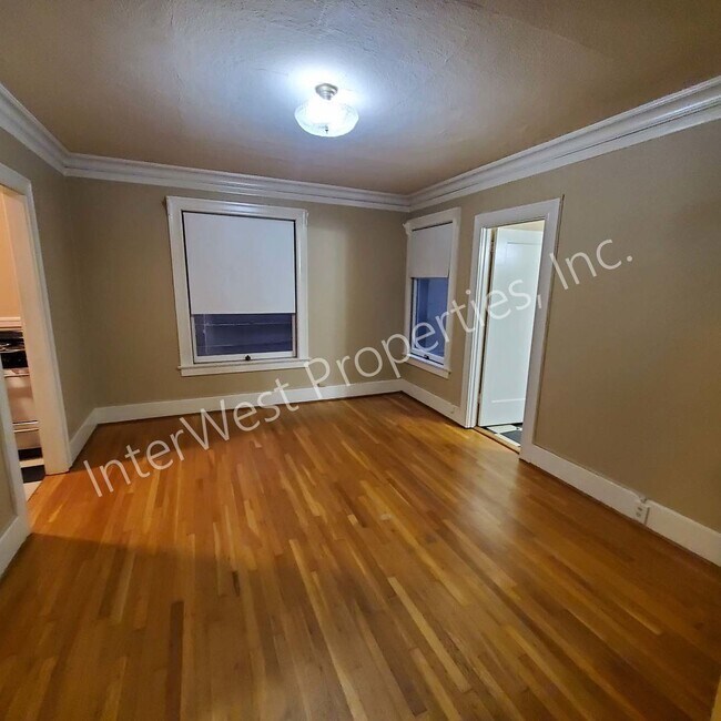 Foto del edificio - *1ST MONTH'S RENT FREE PROMO & NO HOA MOVE IN/OUT FEES* Studio Unit in the Alphabet Dist w/hardwo...