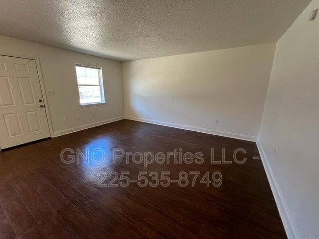Building Photo - 8520 Chef Menteur Hwy