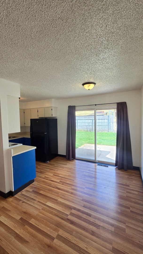 Foto del edificio - Remodeled Two Bedroom Duplex Off Reserve