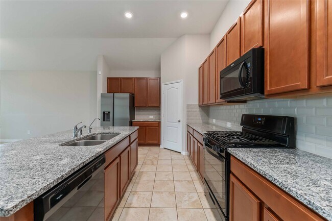 Foto del edificio - 5914 River Timber Trl