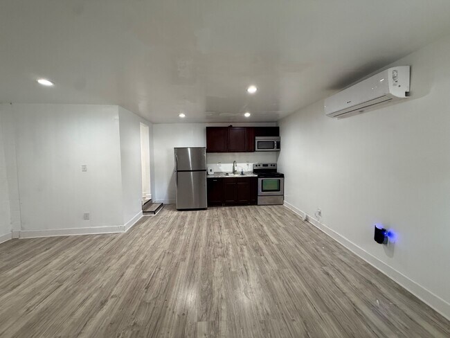 Foto del edificio - 2405 Mastin Lk Rd NW