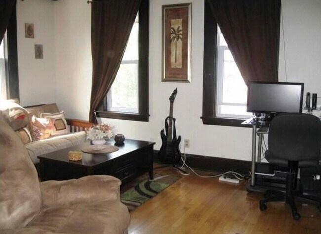 Foto del edificio - 63 Whitman Ave