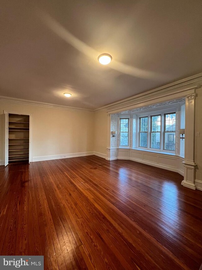 Foto del edificio - 143 W Walnut Ln
