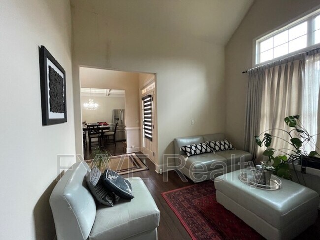 Foto del edificio - 6615 Tulip Garden Way
