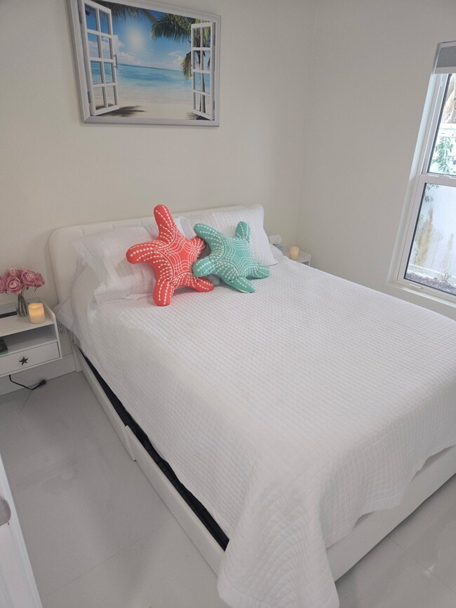 Foto del edificio - 877 Bruce Ave