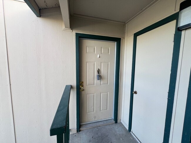 Foto del edificio - Two-bedroom upstairs apartment in Riverbank!