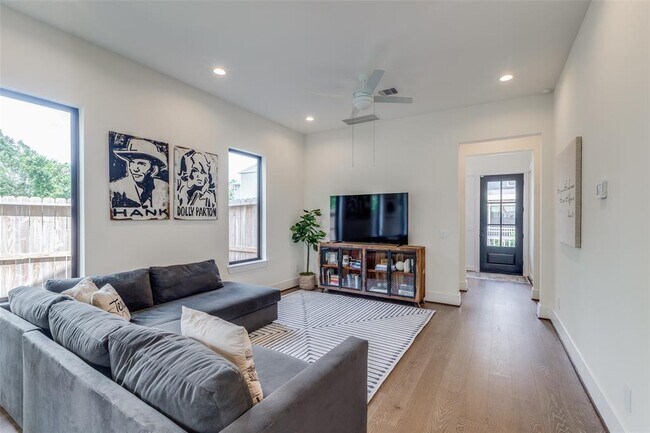 Building Photo - 3504 Huntsford Dr
