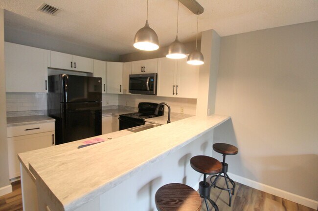 Foto del edificio - 1348 Hunters Rd