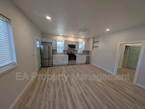 Building Photo - 816 13th St NW