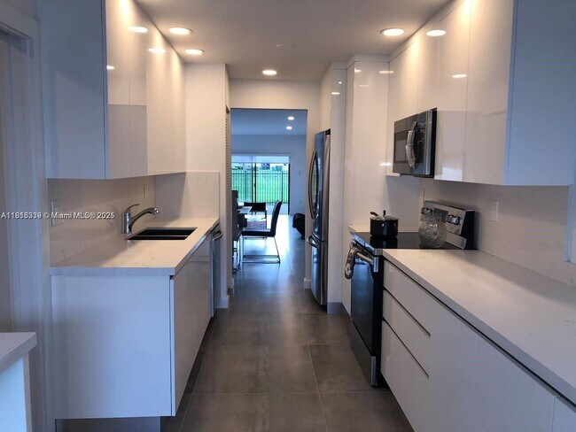 Foto del edificio - 534 NE 195th St