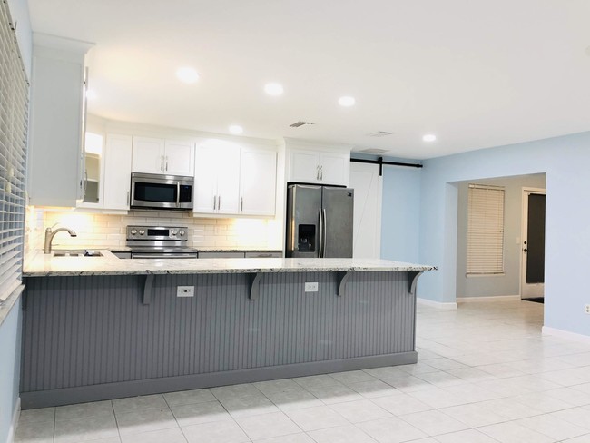 Building Photo - 1009 SE 15th Court  Stuart FL 34996