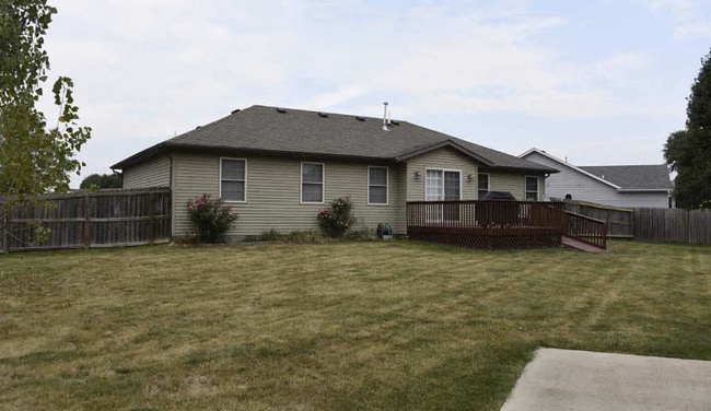 Building Photo - 1800 Persimmon Ave