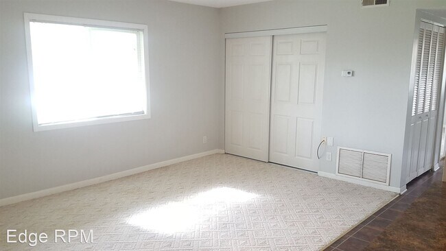 Foto del edificio - 1115-1120 Doreen Ave