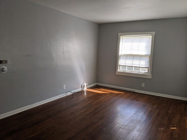 Building Photo - 3 bedroom home