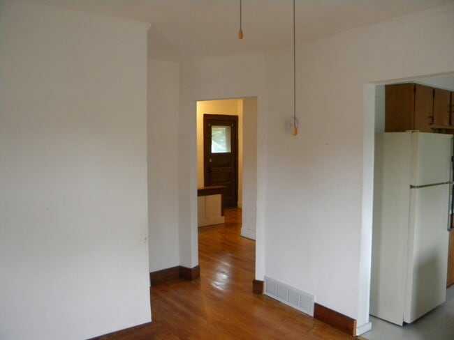 Building Photo - 269 Waubesa St