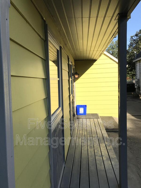 Building Photo - 133 Elmwood Ave
