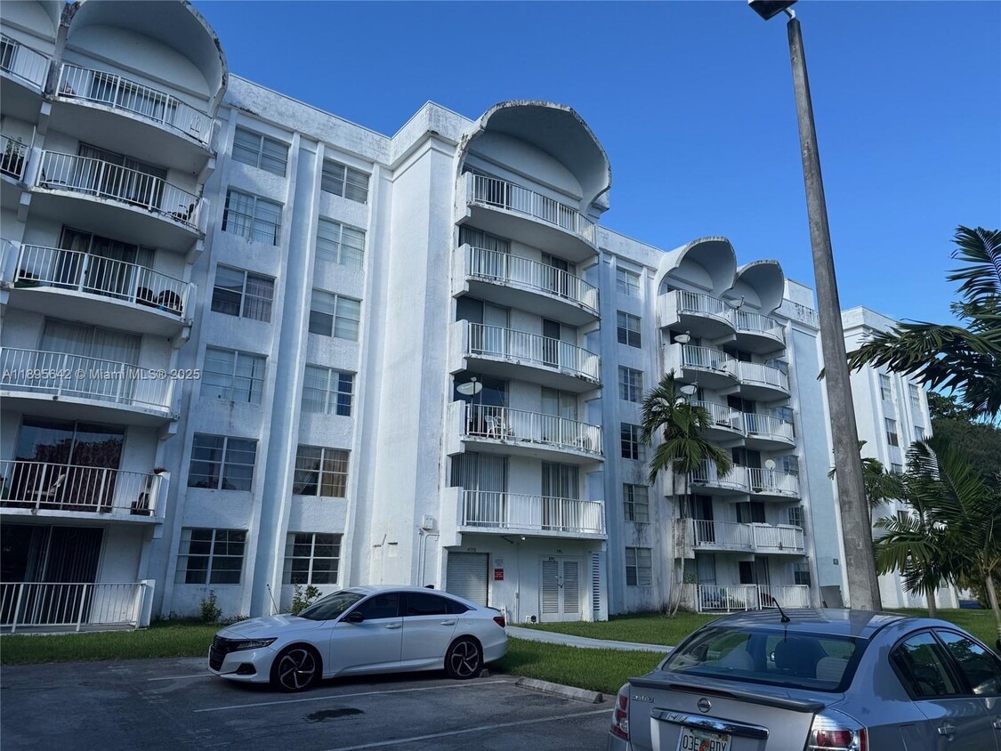 Primary Photo - 494 NW 165th St