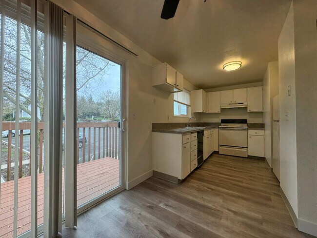Foto del edificio - 1700 Blankenship Rd