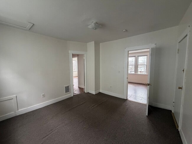 Building Photo - 57 Maltby St