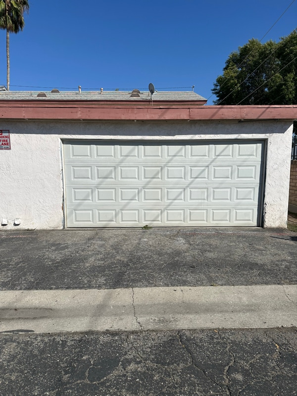 Building Photo - 347 N Eucalyptus Ave