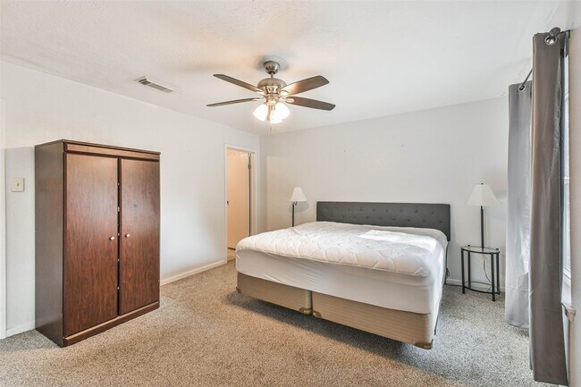 Building Photo - 12 Coralberry Rd