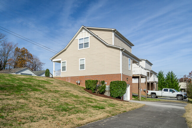 Building Photo - 80 S Elm Ave