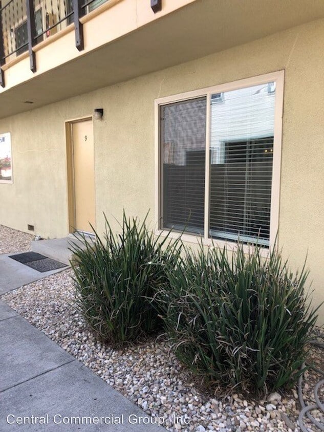 Primary Photo - 1141 Foothill Blvd