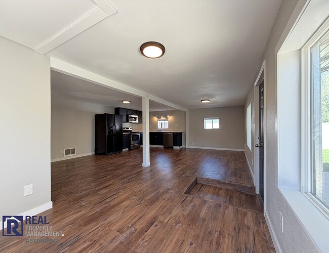 Foto del edificio - Charming Updated Studio Home with Fenced Yard in Beaverton