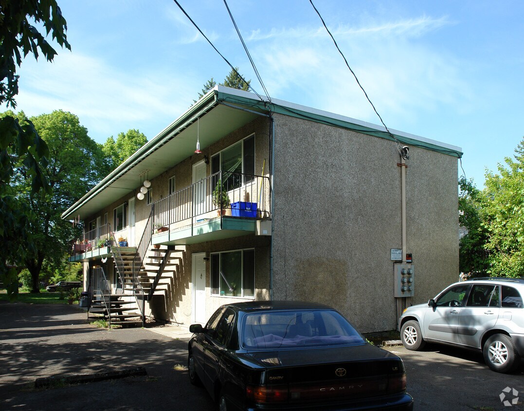 Building Photo - 380-392 Adams St
