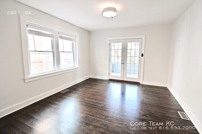 Foto del edificio - 2 Bedroom with Balcony on the Plaza