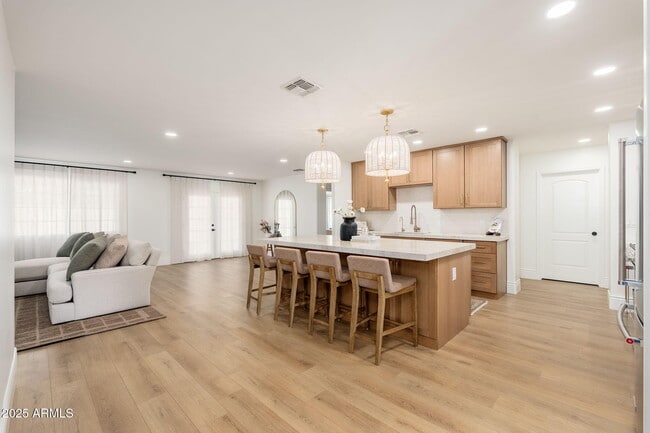 Foto del edificio - 4030 E Fairmount Ave