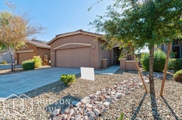 Foto del edificio - NOW AVAILABLE! - 19887 W Woodlands Ave, Bu...