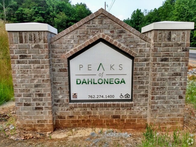 Building Photo - Peaks of Dahlonega