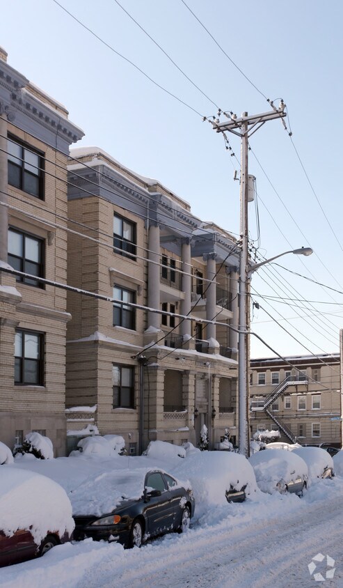 Foto del edificio - Oakland Properties