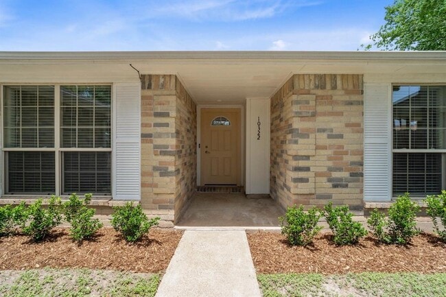 Building Photo - 10322 Ivy Oaks Ln