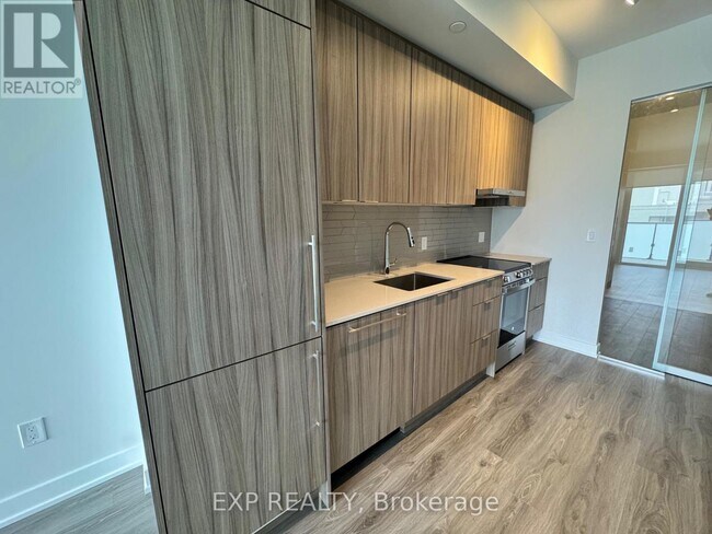 Photo du bâtiment - 430 Square One Dr