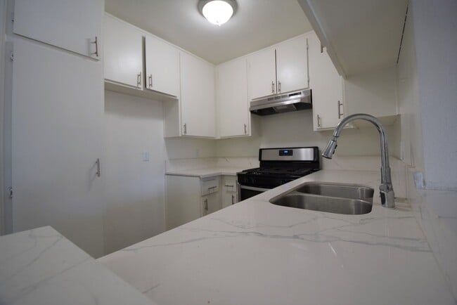 Building Photo - 7032 Remmet Ave