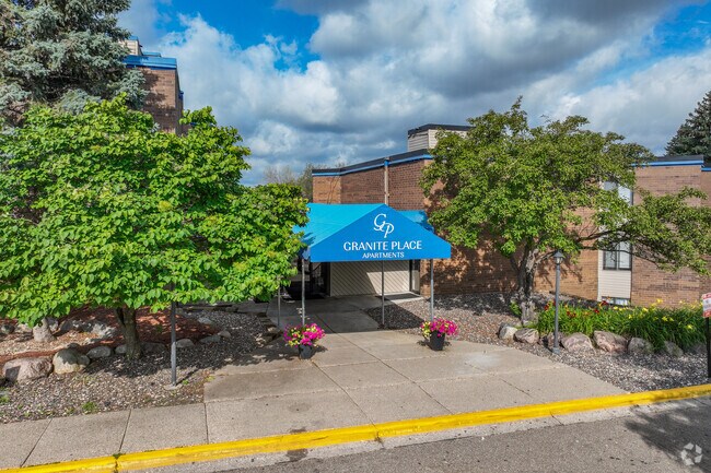 Entrada - Granite Place Apartments