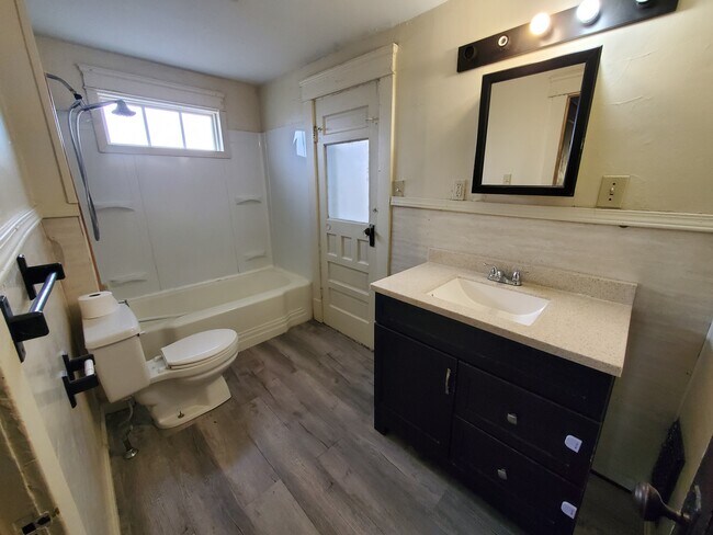 Foto del edificio - 678 Roosevelt St NW