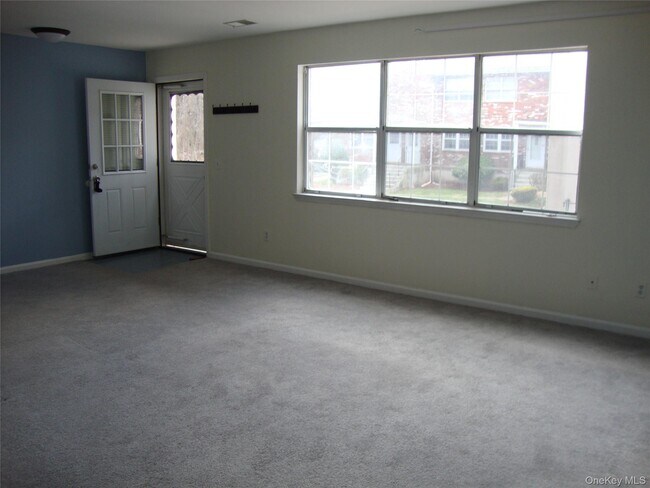 Foto del edificio - 276 Temple Hill Rd