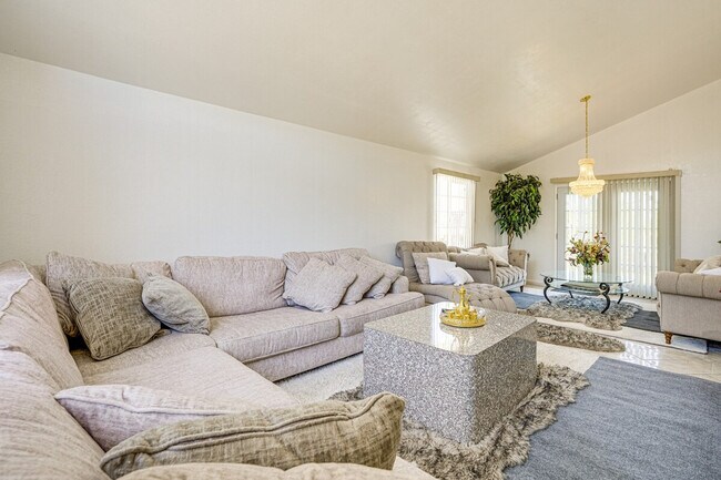 Foto del edificio - 172 Goldenrod Dr